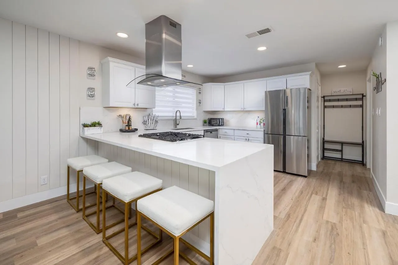 Holiday home Single Story Minutes From Summerlin With Rv Parking & Dog Friendly Las Vegas
