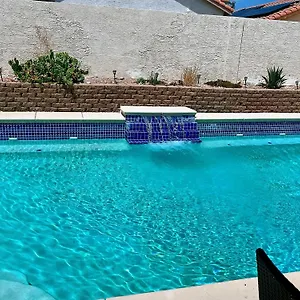 Villa Amazing Heated Pool And Private Hot Tub 3br In Heart Of Lv, Las Vegas